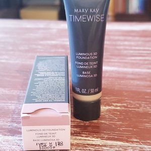 Ivory W 150 (Warm) Luminous 3D Foundation  Normal to Dry Skin - Mary Kay